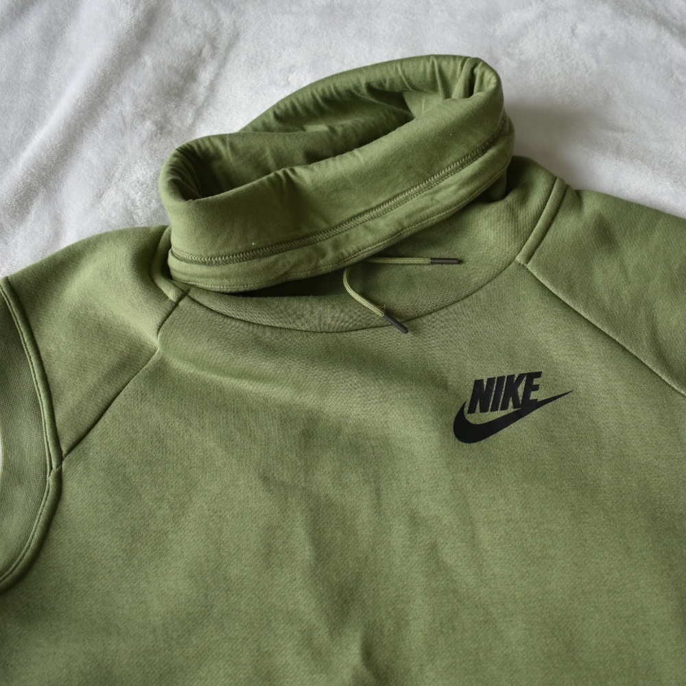 Green Nike Sleevless Pullover